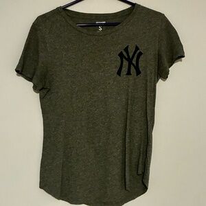 American Eagle x Tailgate New York Yankees Tee